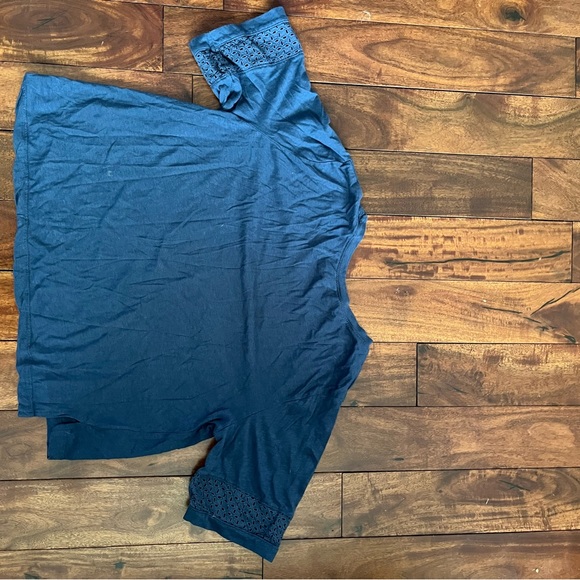 Eddie Bauer Blue cropped t-shirt - Picture 2 of 3